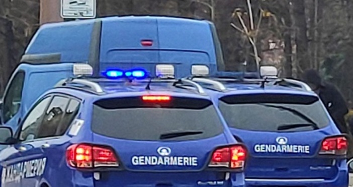 Инцидент на пътя с участието на полицаи.Два джипа на Жандармерията се