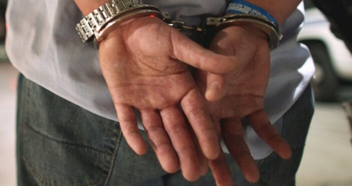 Полицията арестува един от тримата най издирвани българи осъден на