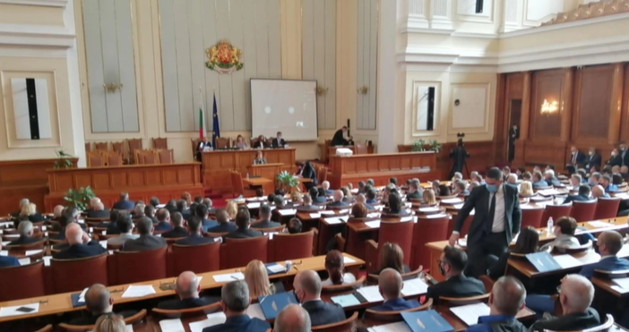 Напрегнат ден се очертава за представителите на партиите в парламента Нова