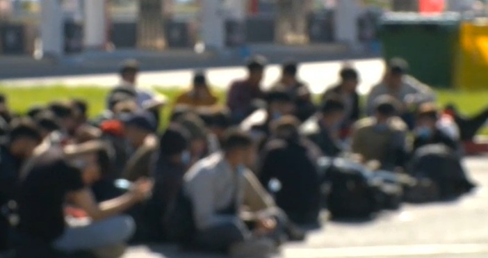 Служители на Пътна полиция – Пазарджик задържаха камион със 75