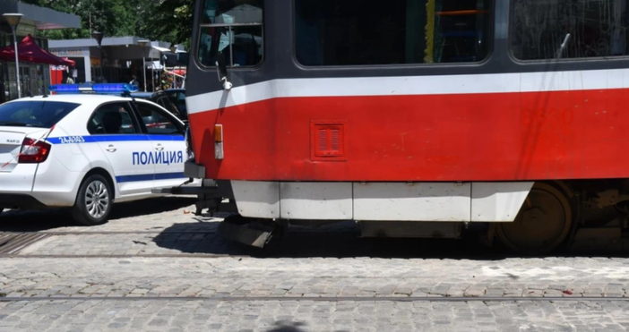 Инцидент на пътя в столицата.Трамвай по линия № 23 блъсна бус на столичната