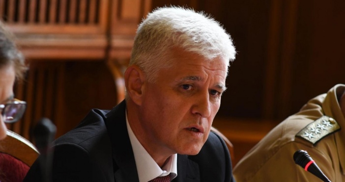 Военният министър от служебния кабинет днес смята да внесе предложението