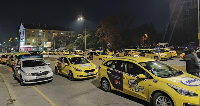 На протест пред съдебната палата в София излязоха отново таксиметровите