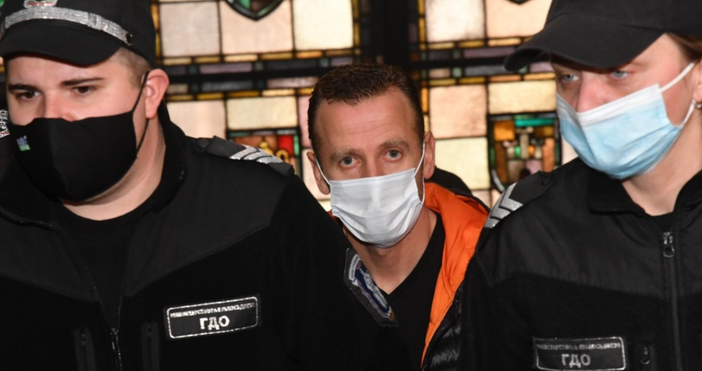Тече важен разпит в полицията в момента Бившият футболен съдия Борислав