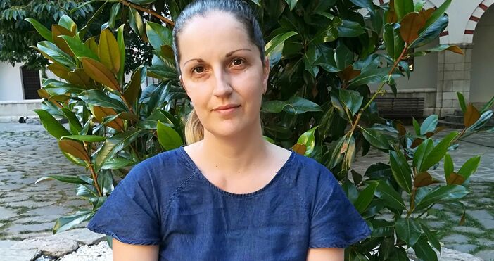 Женя Стоенчева е на 38 години от Пловдив и е майка