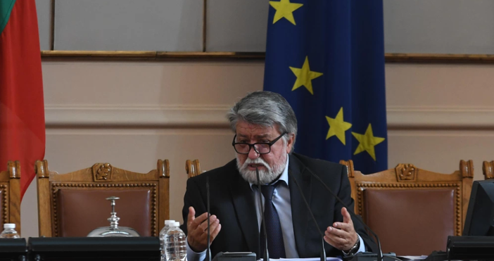 Пореден напрегнат ден за народните представители В Народното събрание депутатите трябва