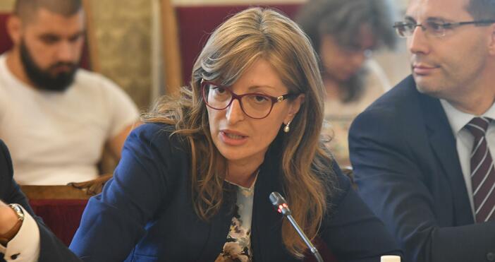Бившият външен министър Екатерина Захариева отправи критики към някои от