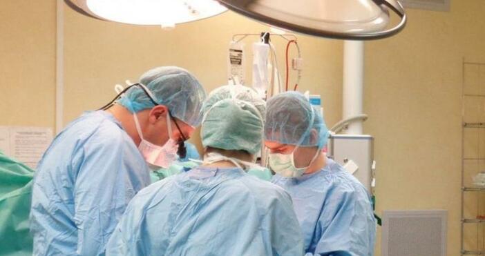Спасяваща операция извършиха на пациент в УМБАЛ Проф. Александър Чирков“.В Клиниката по