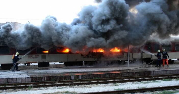 Влакът от София за Варна след Каспичан пламна Според хората