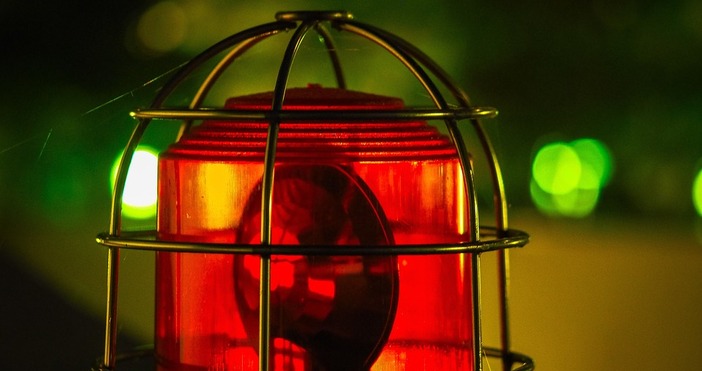 Двама тийнейджъри на 16 и 18 г  са загинали след като автомобил