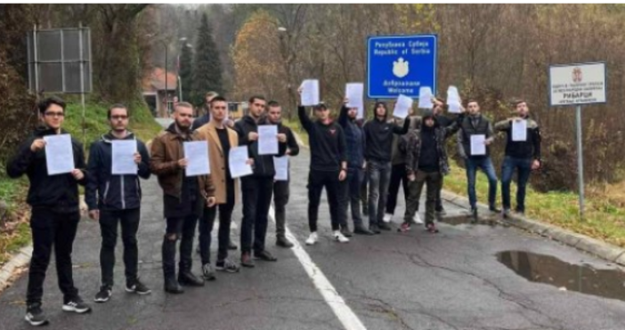 Сръбските гранични власти не допускат два автобуса с българи тръгнали
