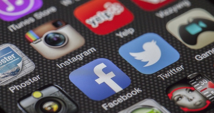 Масово съкращават кадри във Facebook и Instagram, Twitter връща част от служителите. Meta