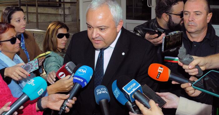 Служебният министър на вътрешните работи Иван Демерджиев говори пред журналисти