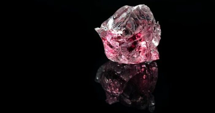 илюстрация: pixabay.comНай-големият крушовиден яркорозов диамант, предлаган на търг, беше продаден за