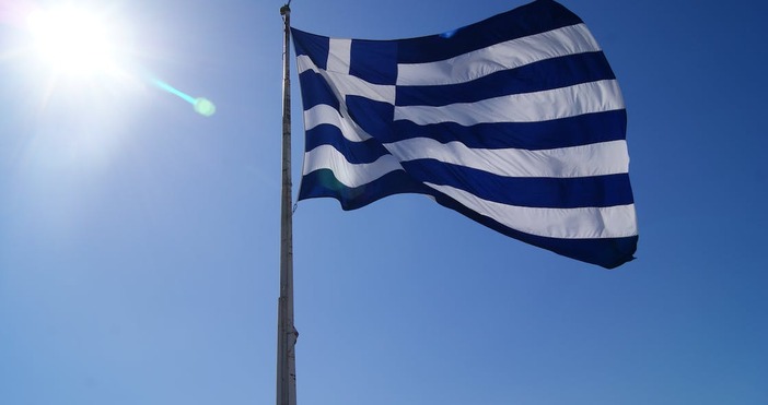 Гърция изрази съболезнования за загиналите поляци и солидарност със страната   Следим