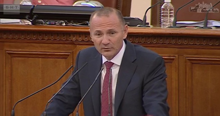 Депутатите изслушват министъра на енергетиката Росен Христов в парламента  