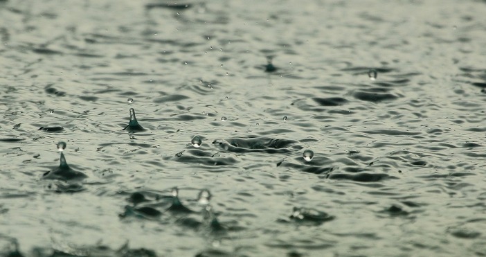 Дъждът обхваща България. Жълт код за дъжд е обявен за