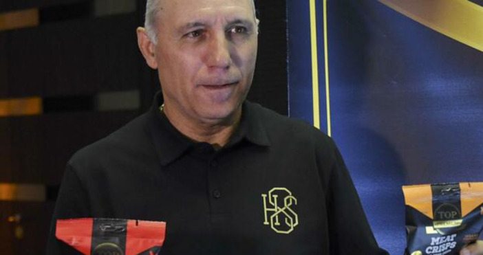 Христо Стоичков стана чичо на близнаци пише България Днес Щастливата баба