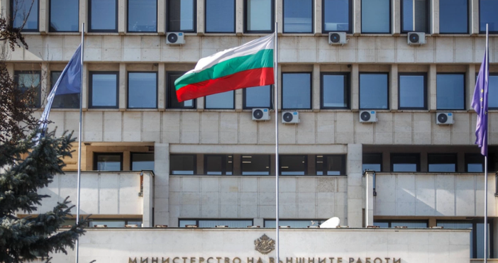 Външно министерство реагира незабавно след стрелбата по българския клуб в