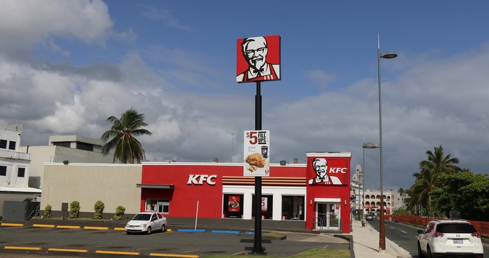 Собственикът на Kentucky Fried Chicken KFC Джон Уай Браун младши почина