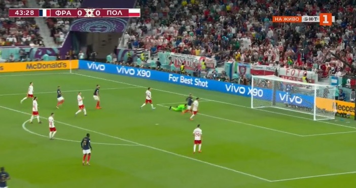 Франция и Полша играят при резултат 1 0 в осминафинален мач от