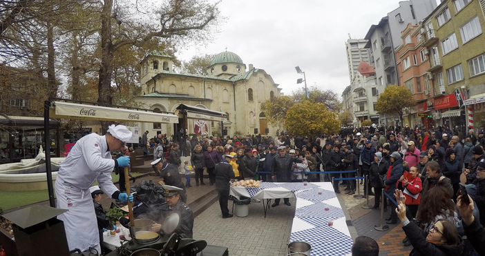 Снимки Във Варна отбелязаха подобаващо празника С тържествена света литургия в