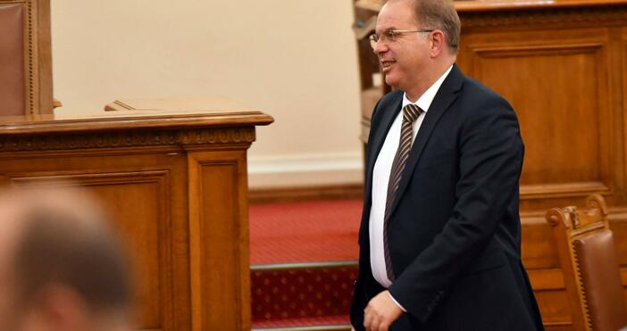 Депутатът от ГЕРБ Радомир Чолаков обяви пред БНТ, че номинираният за