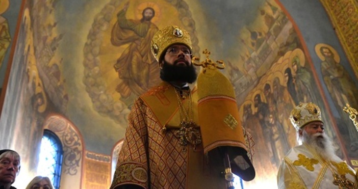 На литургията присъства и посланик МитрофановаОт Светия Синод обясниха участието