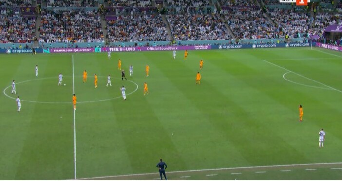 Отборите на Нидерландия и Аржентина играят при резултат 1:2 на „Лусаил“ в ¼-финален сблъсък
