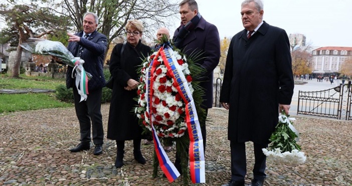 Н.Пр. Елеонора Митрофанова – посланик на Русия в България поднесе