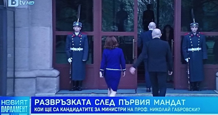Кандидатът на ГЕРБ СДС за премиер проф Николай Габровски пристигна в
