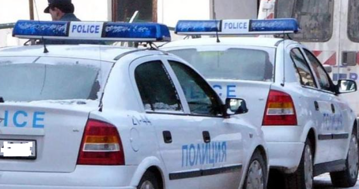 Удар на полицията в голям град край морето ни Полицаи задържаха трима