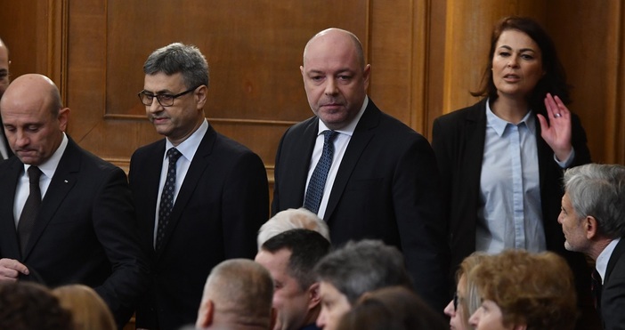 12 депутати не се регистрираха тази сутрин при старта на