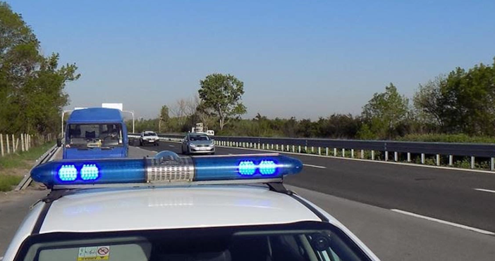 Полицията излови поредни нарушители на пътя 9183 моторни превозни средства са