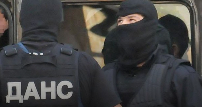 Полицията е на крак в момента в София Маскирани и въоръжени