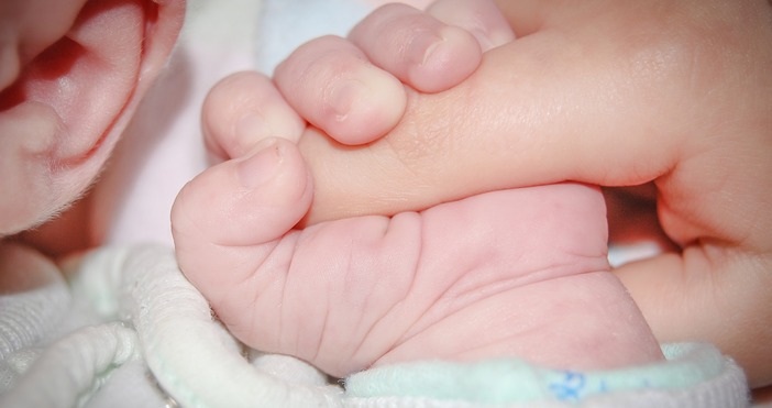 Дама оглави класацията за първо бебе във Варна  Момиченце е
