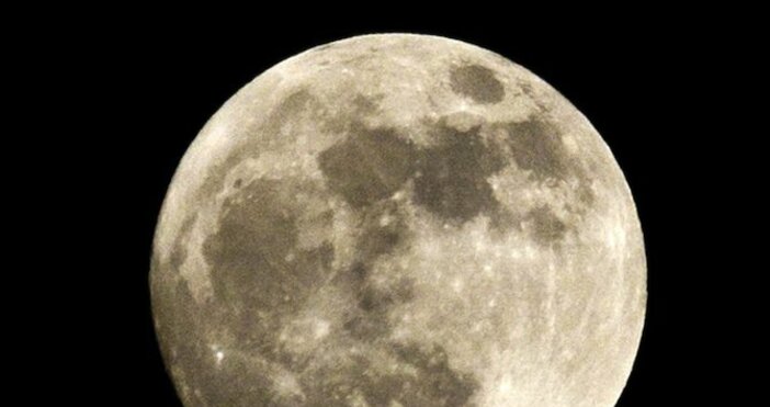 Вълча Луна наблюдаваме тази вечер От векове януарското пълнолуние носи името