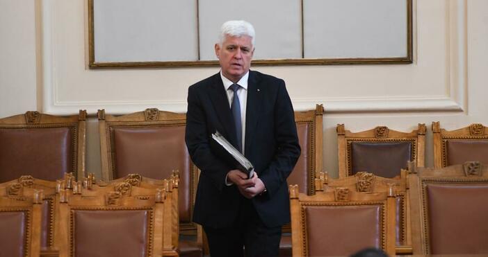 Военният министър Димитър Стоянов изпрати тежка година Точно преди коледните