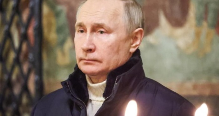 Руският президент Владимир Путин присъства сам на празнична служба на православната