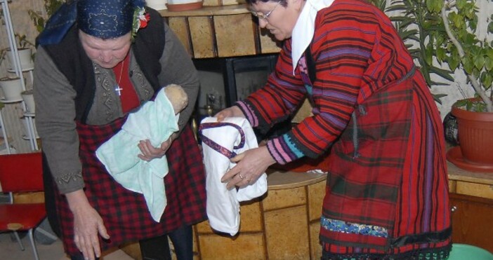 От 1951 година Бабинден е обявен за Ден на родилната помощ