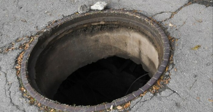 Пожарникари спасиха 60 годишен мъж паднал в шахта в Сливен съобщава