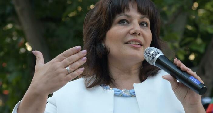 Бившият министър на здравеопазването проф Асена Сербезова отговори по повод