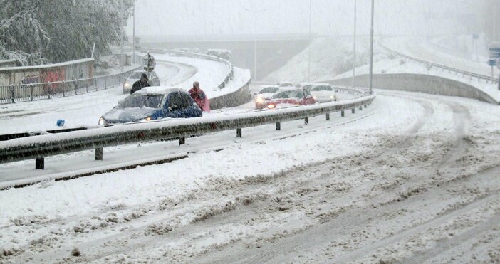 20 снегорина разчистват Русенско По данни на Областното пътно управление няма