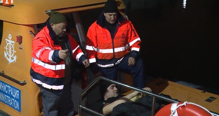 Катер на Морска администрация транспортира до Варна тази вечер пострадал