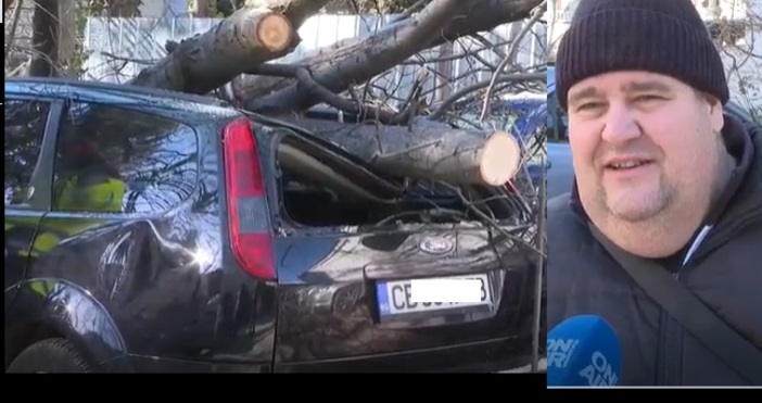 Опасен ураганен вятър в цялата страна В София той нанесе
