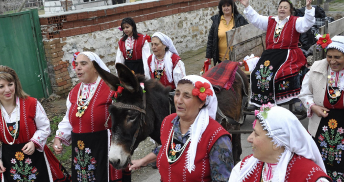 Денят на родилната помощ известен още като Бабинден се отбелязва