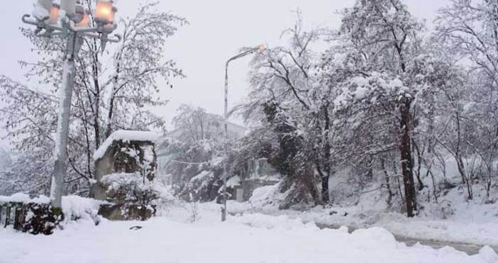 Утре снеговалежите в повечето райони на Западна България временно ще