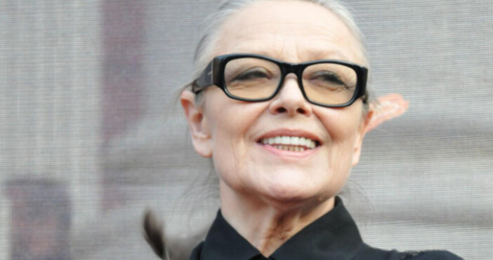 Родена е на 30 януари 1944 г в семейството на