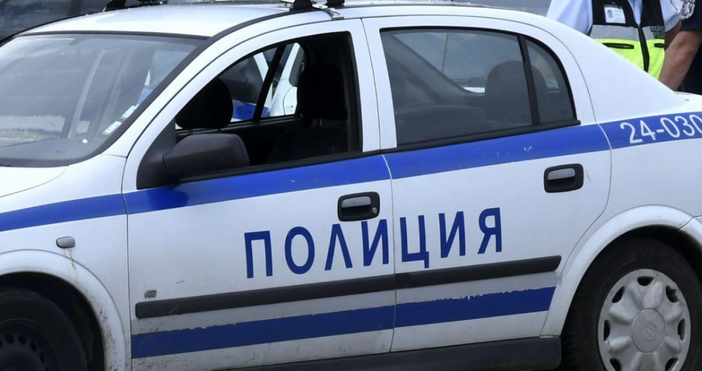 Куриозна случка на български път Полицай глоби жена шофьор за несъобразяване с маркировка