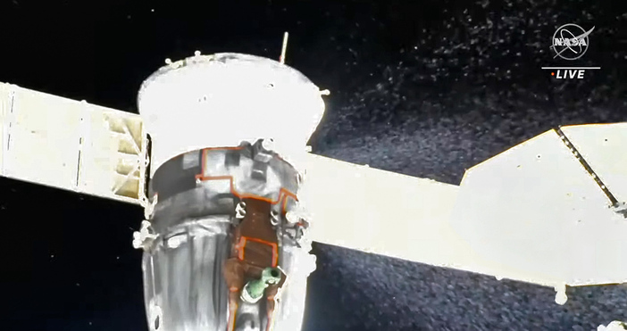 Повреденият космически кораб Союз МС-22 ще бъде отделен от Международната